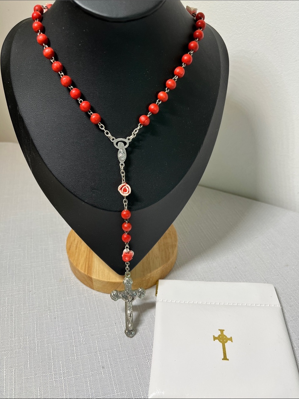 NEW Red Bead Rosary Necklace
Silver Cross, red roses
white pouch